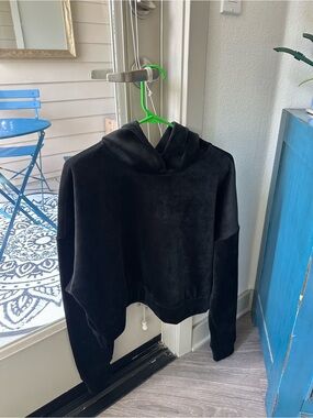 HALARA Black Hooded Pullover Sweater